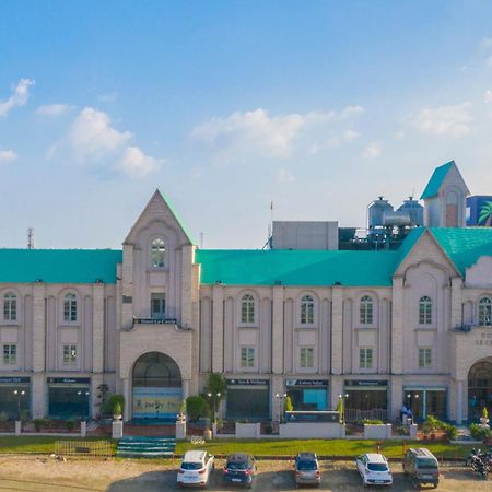 Hotel Le Castle Rudrapur Εξωτερικό φωτογραφία
