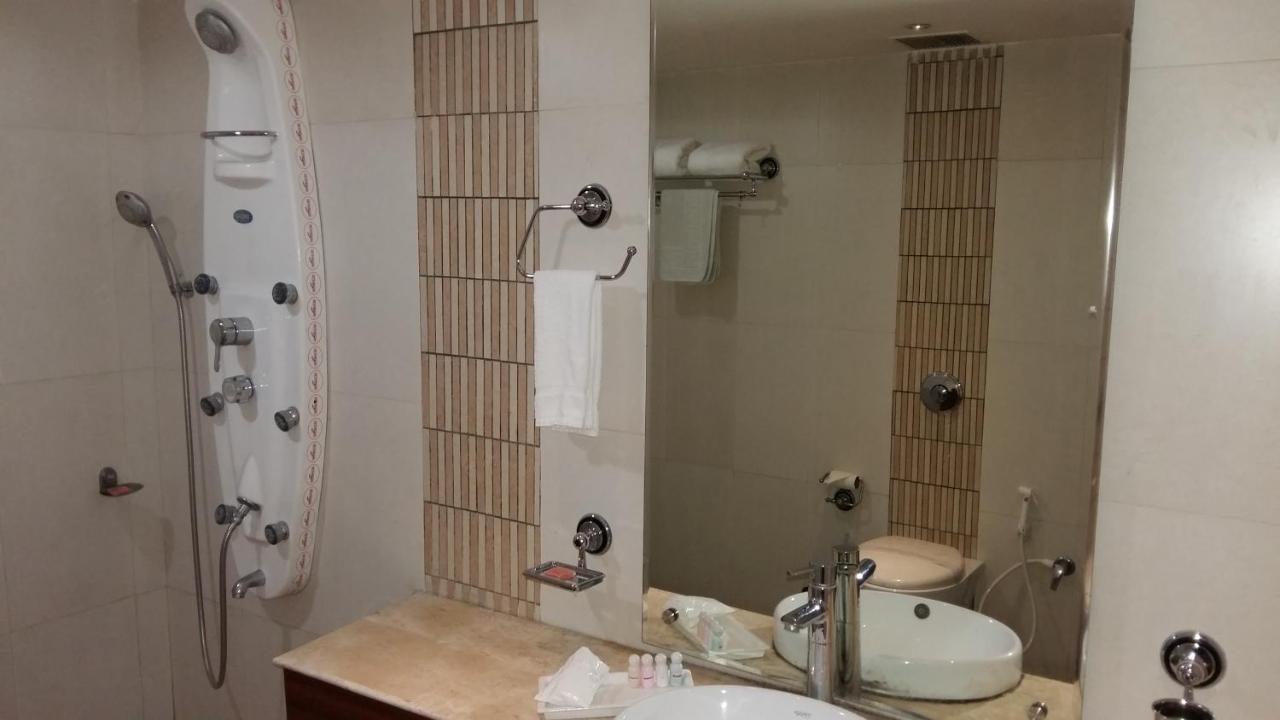 Hotel Le Castle Rudrapur Εξωτερικό φωτογραφία