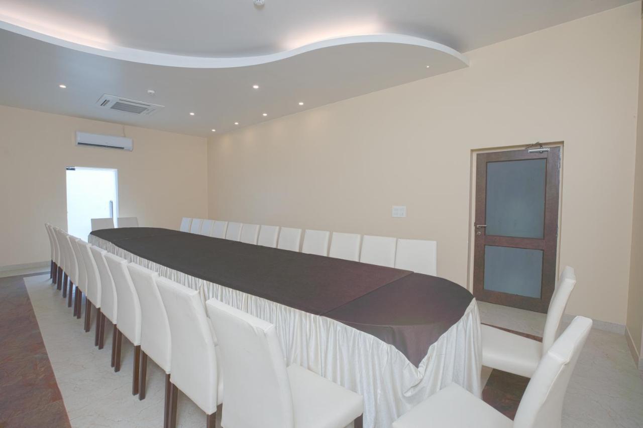 Hotel Le Castle Rudrapur Εξωτερικό φωτογραφία