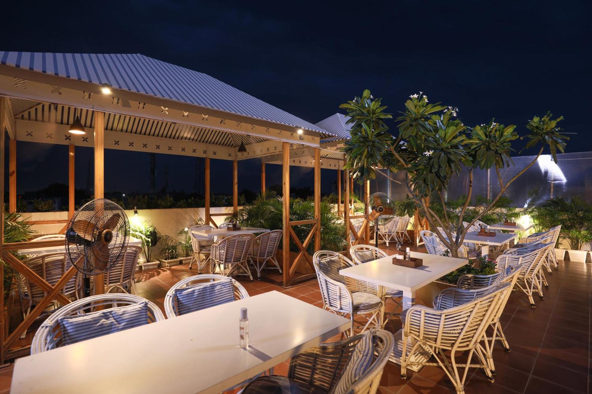 Hotel Le Castle Rudrapur Εξωτερικό φωτογραφία