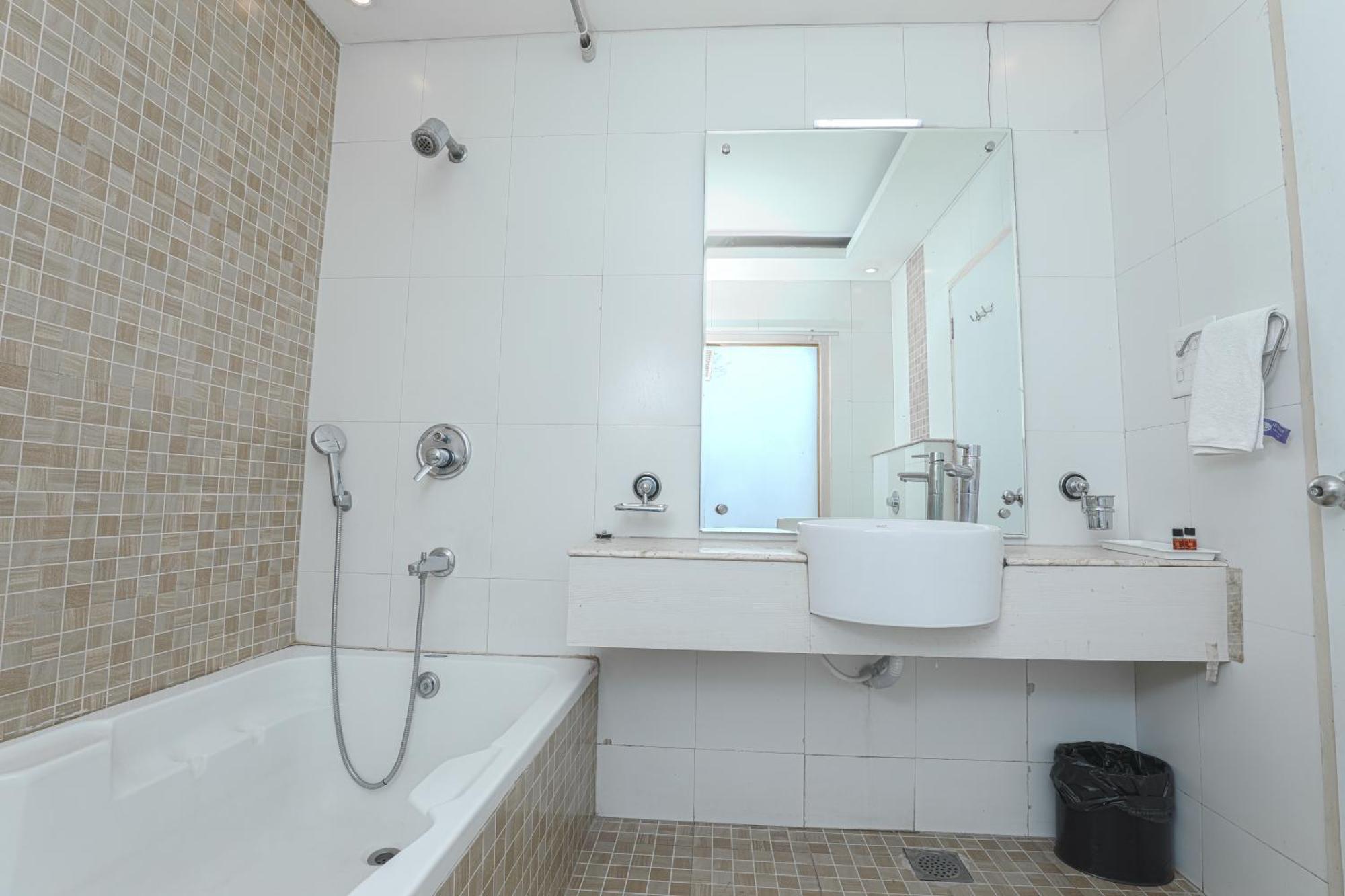 Hotel Le Castle Rudrapur Εξωτερικό φωτογραφία