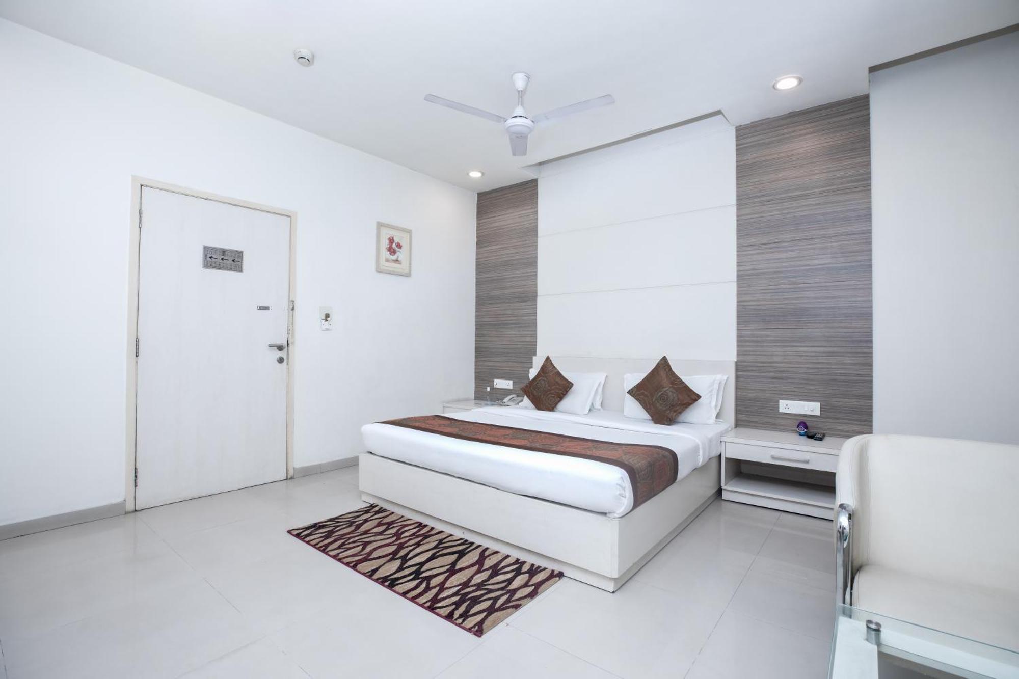 Hotel Le Castle Rudrapur Εξωτερικό φωτογραφία