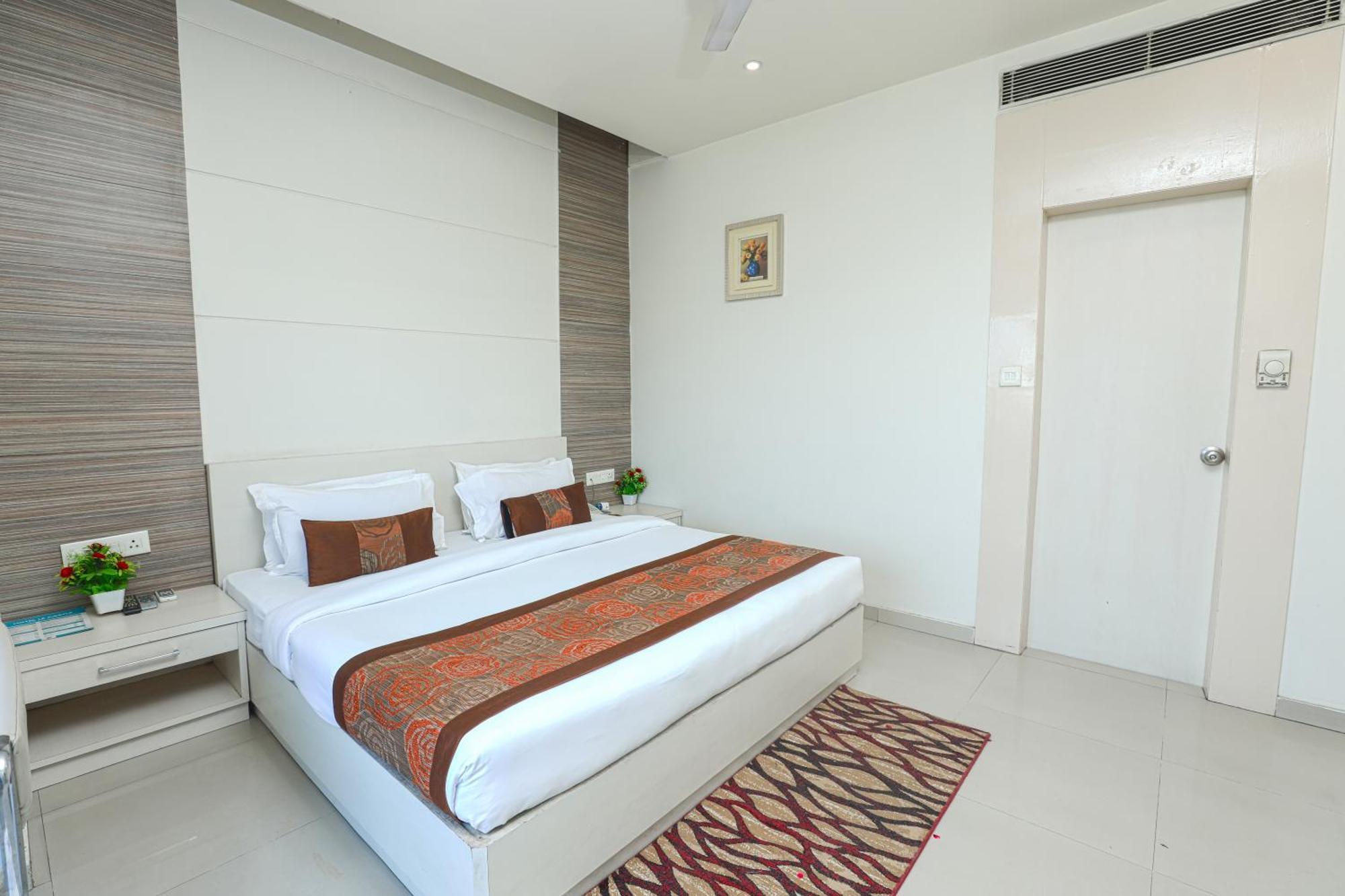Hotel Le Castle Rudrapur Εξωτερικό φωτογραφία